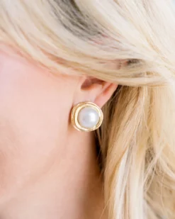 Classic Pearl Cab Studs