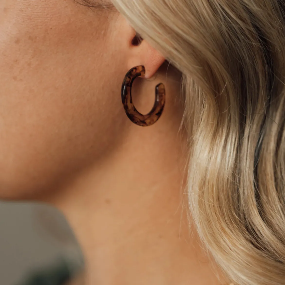 Tortoise Flat Hoops