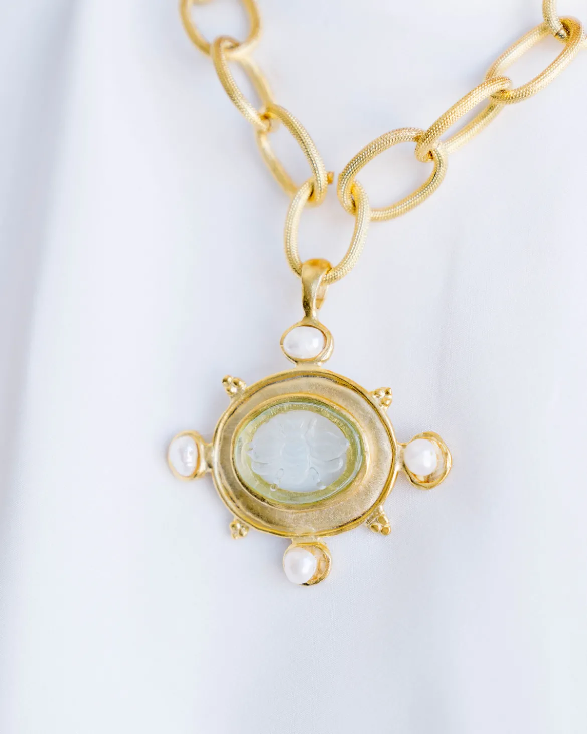 Venetian Glass Bee Elegant Pendant Necklace